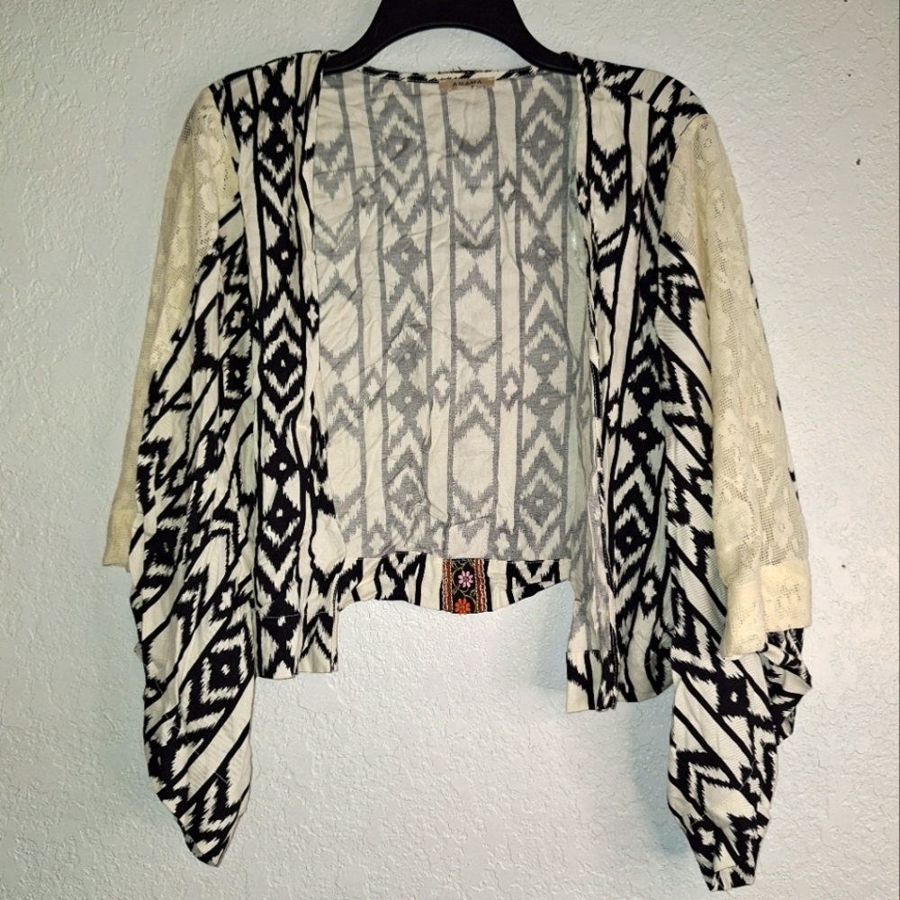 Anama Tribal Short Cardigan Quarter Knit Sleeves Embroidered Detail Size Medium